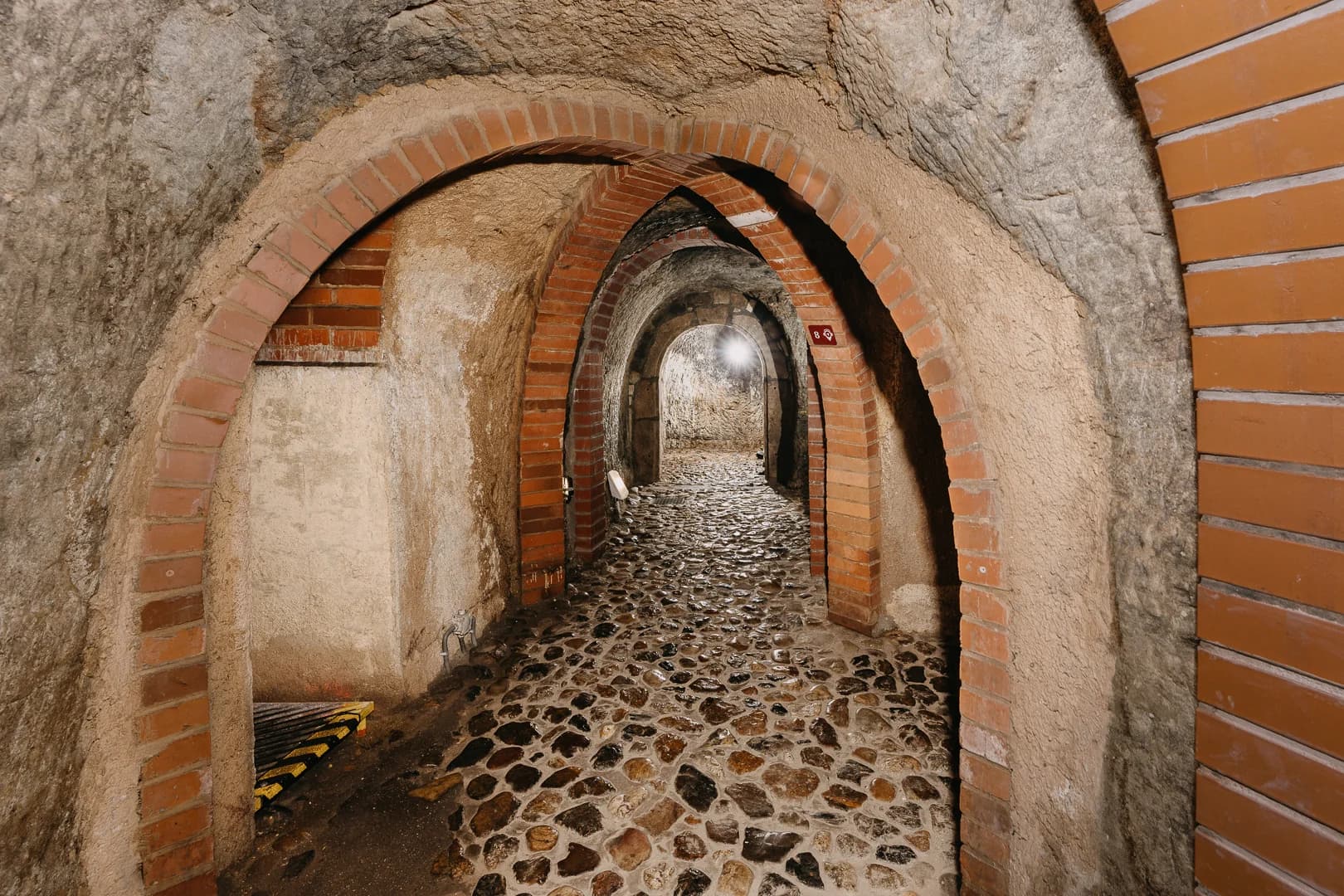 04_PODZEMI LQ-3 (3) (1).webp